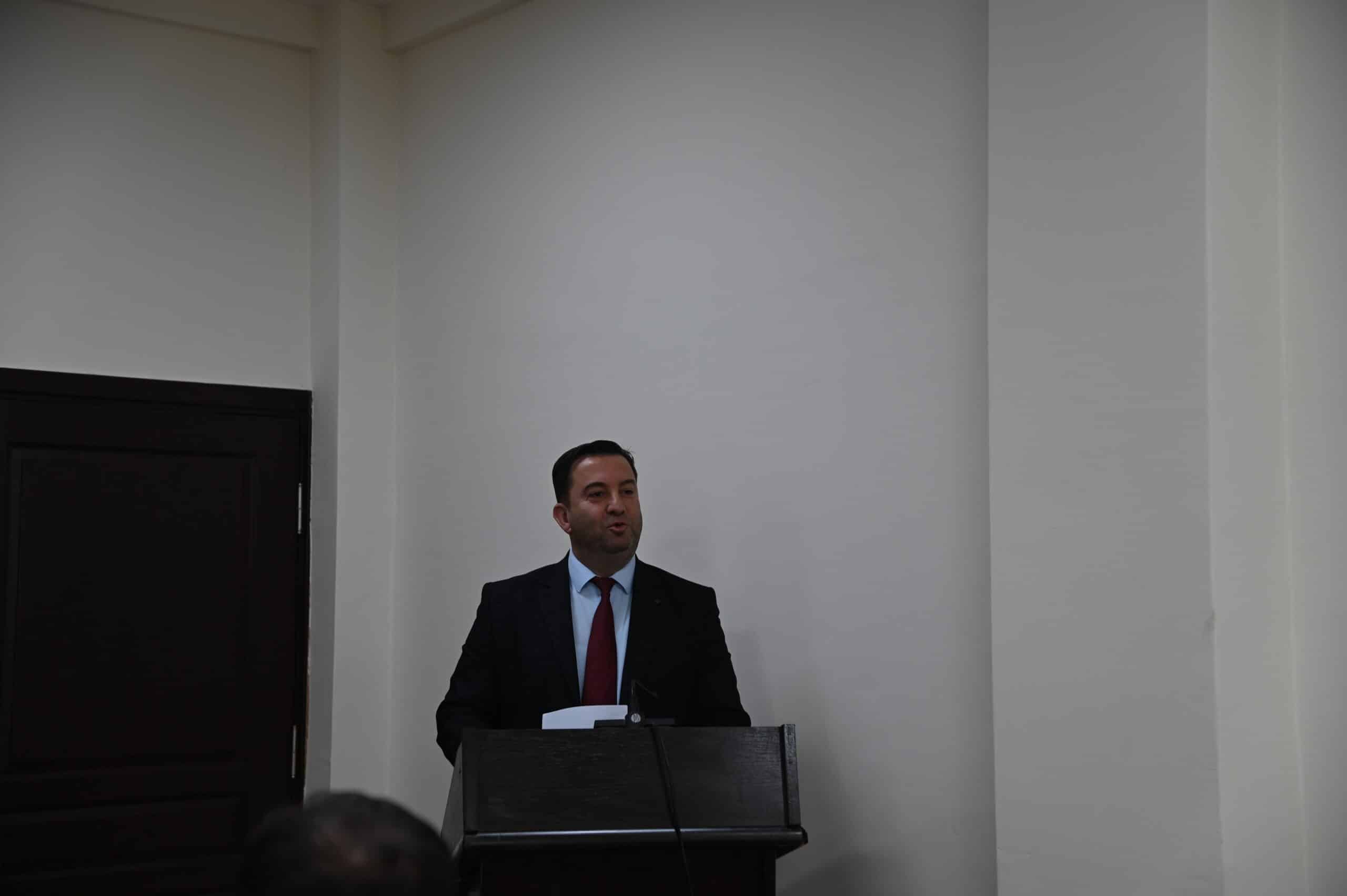 Ceremonia e betimit të Kryetarit dhe anëtarëve të Kuvendit!